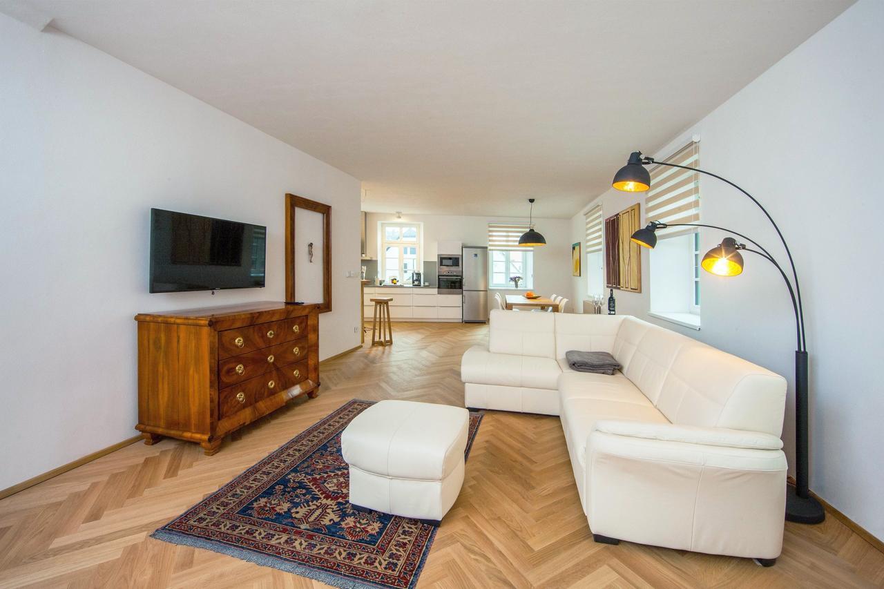 Latron 98 Apartment เชสกี้ครุมลอฟ ภายนอก รูปภาพ