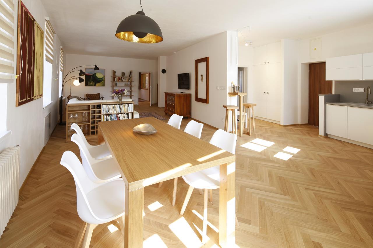 Latron 98 Apartment เชสกี้ครุมลอฟ ภายนอก รูปภาพ