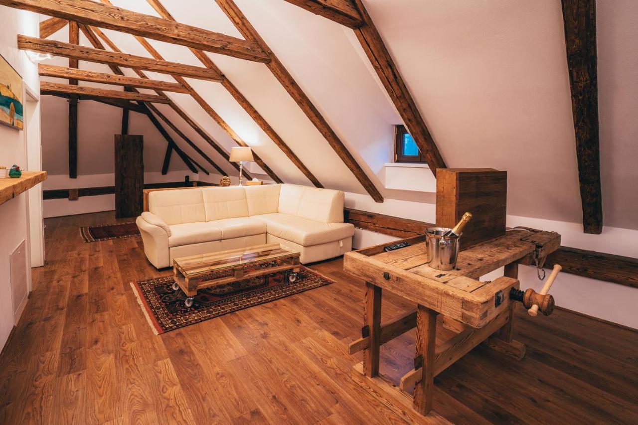 Latron 98 Apartment เชสกี้ครุมลอฟ ภายนอก รูปภาพ